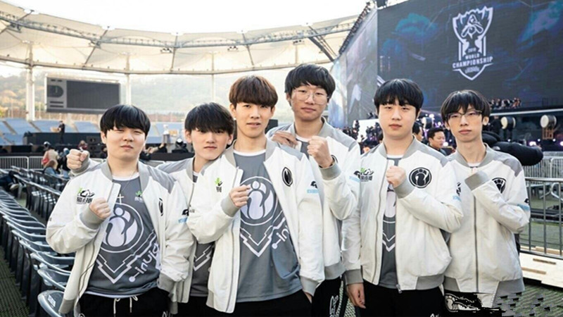 2022LCS夏季赛季后赛中，C9成功拿到了LCS赛区的第二张2022全球总决赛门票。