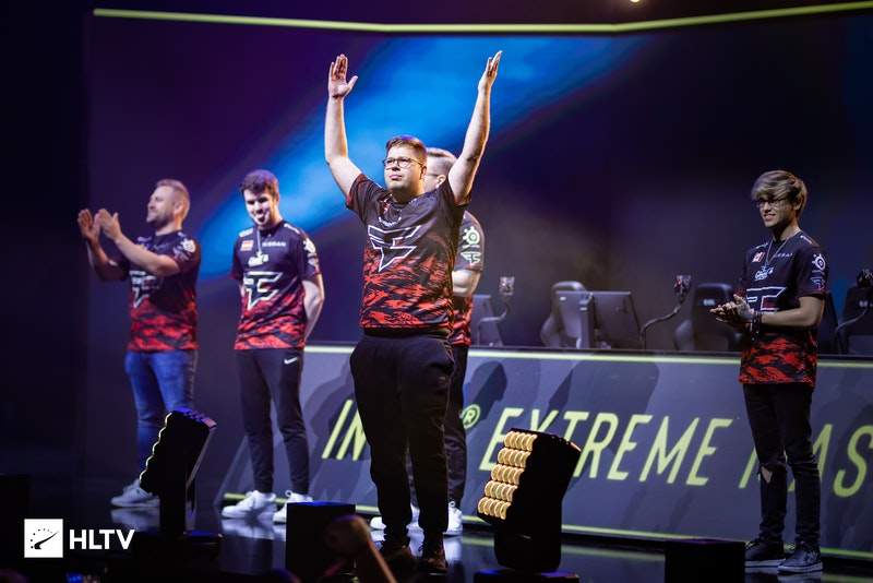 T1教练TOM谈不敌BLG：我们的英雄优先级整理出现了问题