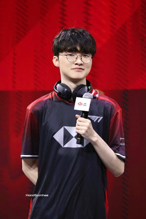 Heroic , Virtus.pro , Wildcard, 和 Rare Atom 是首批被淘汰的队伍，来自 FISSURE Playground #1