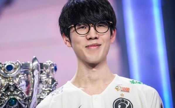 T1零封RNG，T1赛后采访表示重点警惕JDG上野